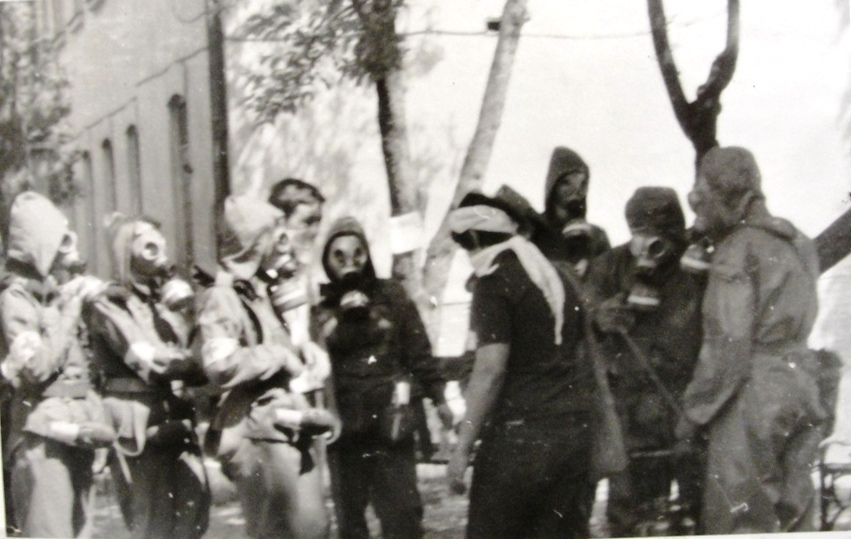 cvičenie CO 1982.JPG